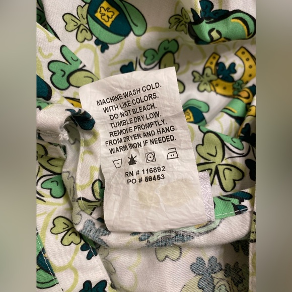 UA scrubs St. Patricks Top X-Large. Green, yellow white. - Picture 6 of 7